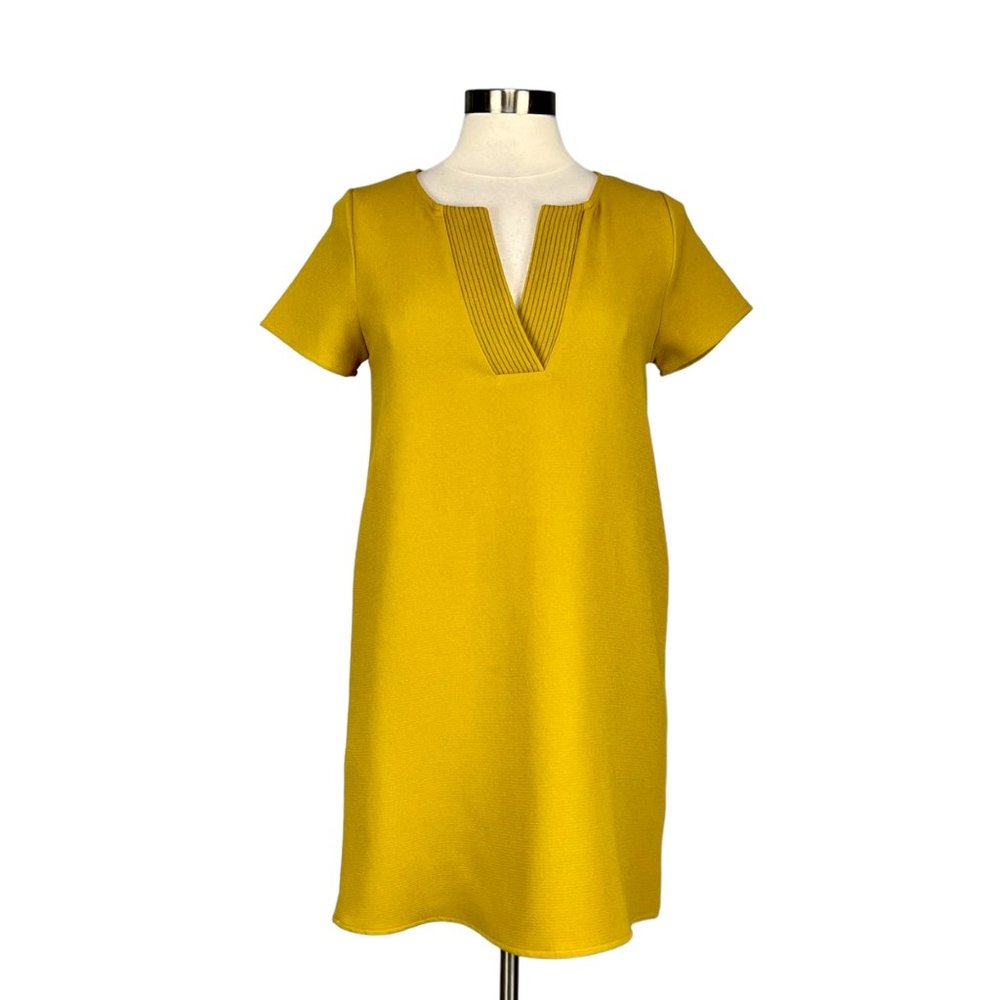 Everly Mustard Yellow Short Sleeve V Neck Shift Mini Dress size Small
